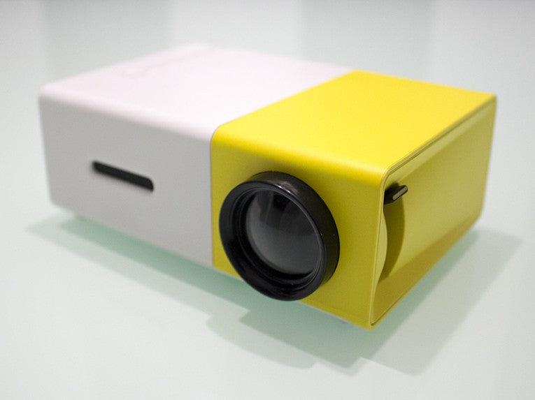 Mini video proyector YG300 LED 600 lúmenes, de 24 a 60 pulgadas. Portátil,  con batería recargable.